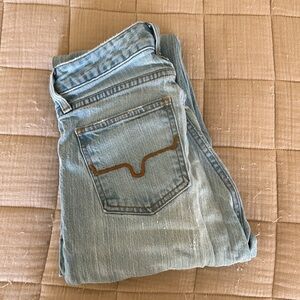 kimes ranch jeans. jennifer style. have been worn. there is a  hole on the knee.